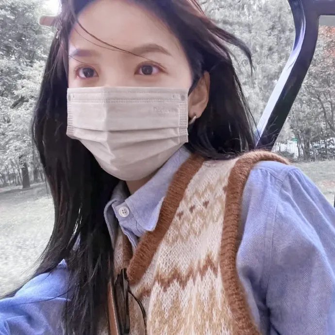 有前途的年轻女子 封面